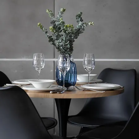 شقة Przy Rzece Dla 2 Osob Z Parkingiem I Klimatyzacja W Warszawie By Renters وارسو