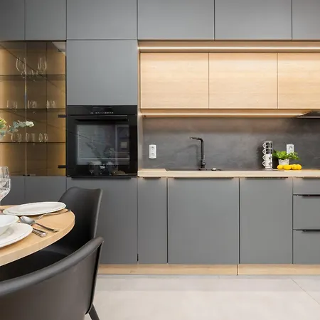 Przy Rzece Dla 2 Osob Z Parkingiem I Klimatyzacja W Warszawie By Renters شقة